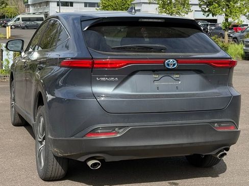 Used 2023 Toyota Venza LE AWD/4WD image 3
