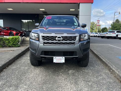 Used 2025 Nissan Frontier SV AWD/4WD image 2