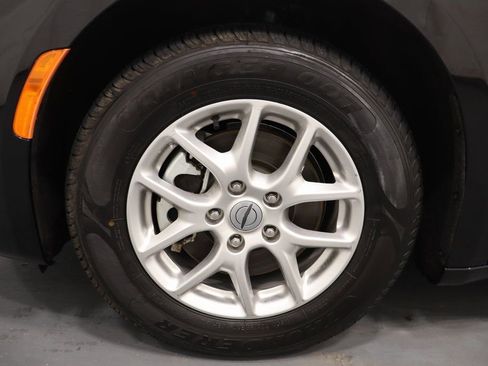 Used 2025 Chrysler Pacifica Select FWD image 25