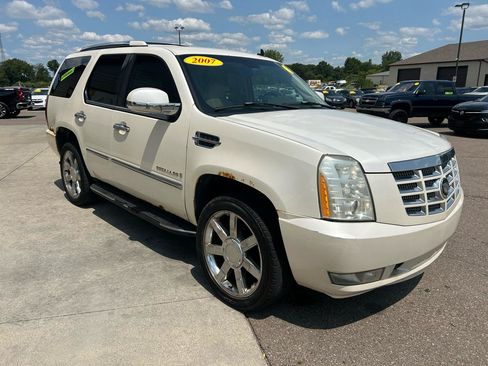 Used 2007 Cadillac Escalade AWD w/ Information Package image 3