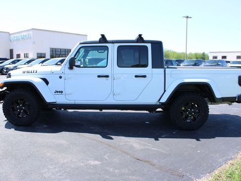 Used 2023 Jeep Gladiator Sport AWD/4WD image 6