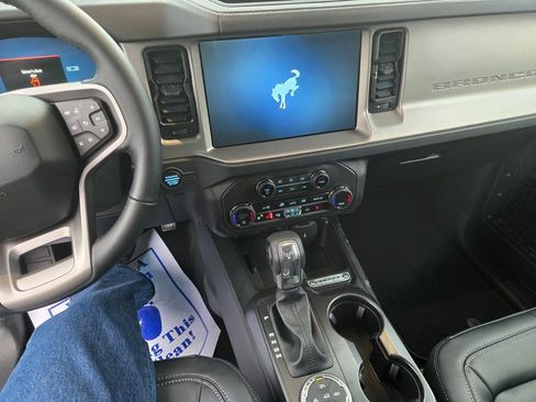 New 2025 Ford Bronco Outer Banks image 9