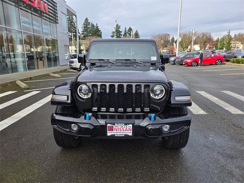 Used 2023 Jeep Wrangler Unlimited Sahara image 3