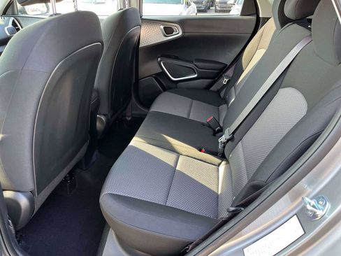 Used 2025 Kia Soul LX w/ LX Technology Package FWD image 6