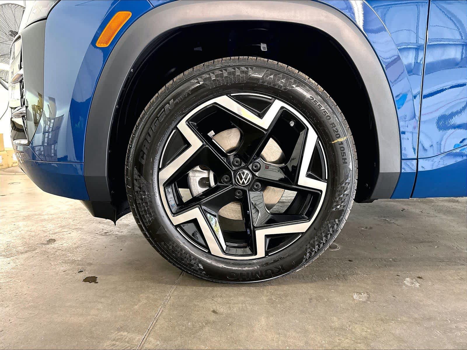 New 2027 Volkswagen Atlas SEL R-Line AWD/4WD image 13