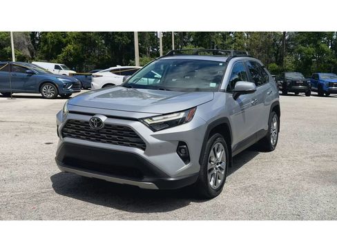 Used 2022 Toyota RAV4 Limited AWD/4WD image 4