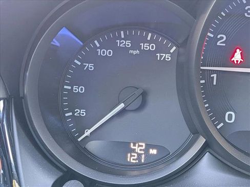 New 2025 Porsche Macan image 16