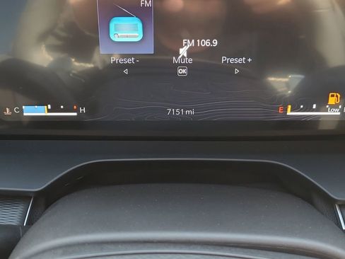 Used 2025 Jeep Grand Cherokee L Laredo image 6