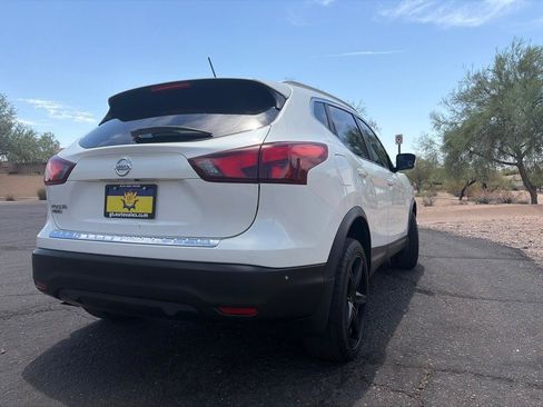Used 2017 Nissan Rogue Sport SV FWD image 4