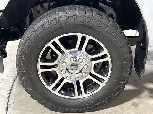 Used 2015 Ford F250 XLT w/ XLT Premium Package image 24