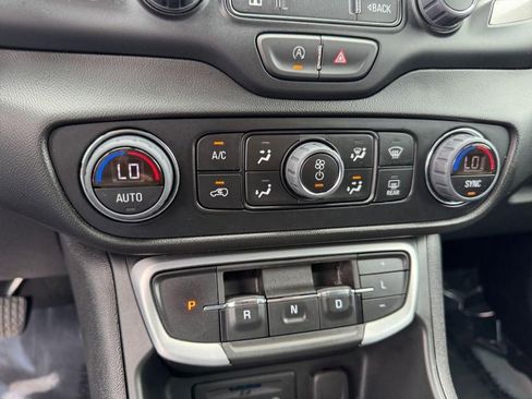 Used 2022 GMC Terrain SLT w/ Elevation Edition image 22