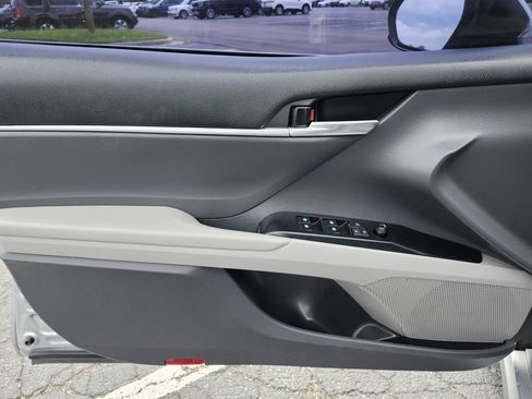 Used 2020 Toyota Camry SE FWD image 24