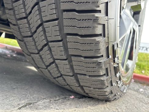 Used 2018 Chevrolet Tahoe Premier image 16