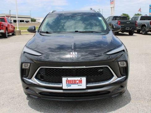 Used 2024 Buick Encore GX Sport Touring FWD image 2
