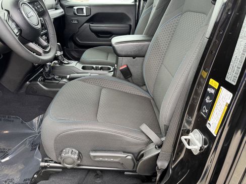 Used 2025 Jeep Wrangler Unlimited Rubicon 4xe w/ Convenience Group image 16