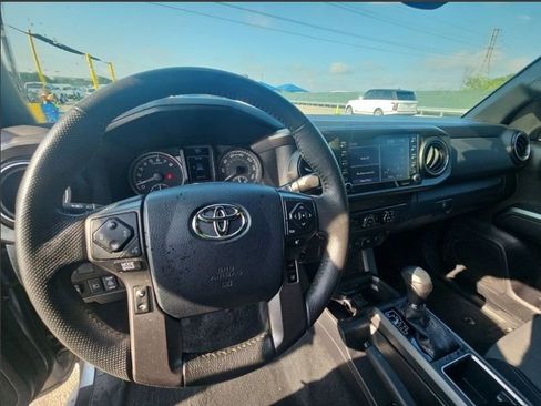 Used 2020 Toyota Tacoma TRD Off-Road image 25