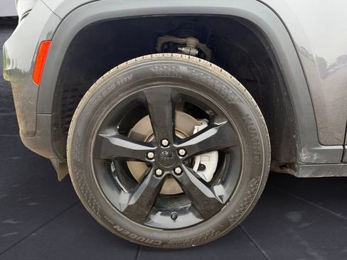 Used 2024 Jeep Grand Cherokee L Limited w/ Luxury Tech Group II AWD/4WD image 14