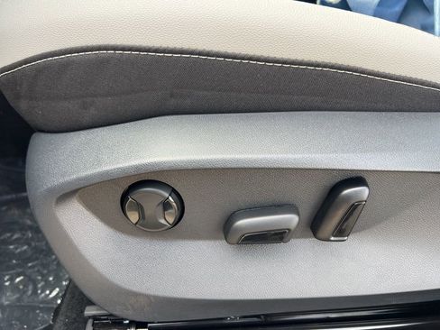 New 2025 Volkswagen Taos SE image 17