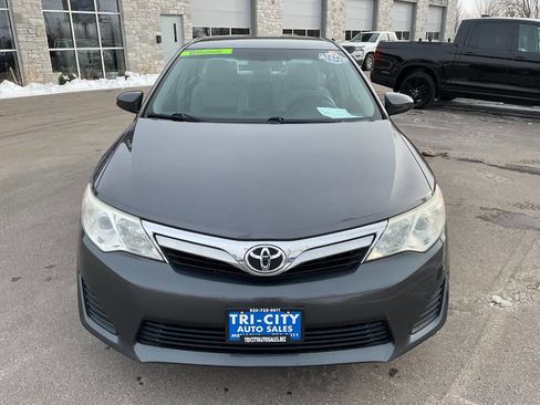 Used 2014 Toyota Camry LE image 12