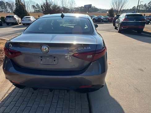 Used 2022 Alfa Romeo Giulia Veloce image 9