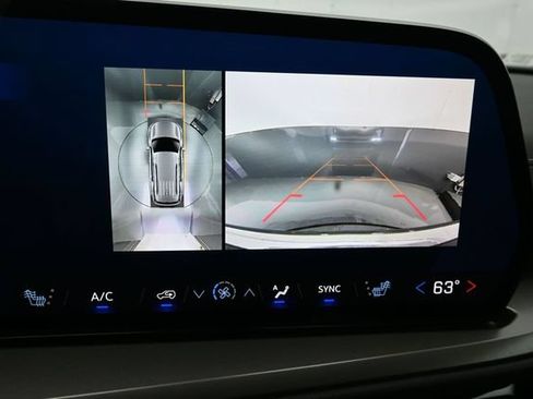Used 2025 Chevrolet Traverse LT w/ Driver Confidence Package FWD image 41