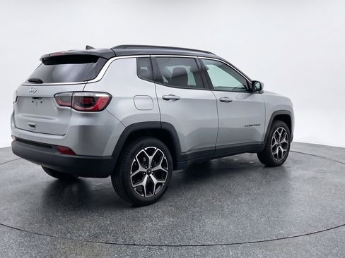 Used 2025 Jeep Compass Limited image 9