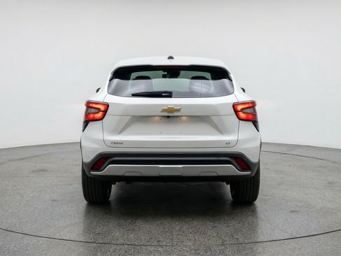 Used 2025 Chevrolet Trax LT FWD image 7