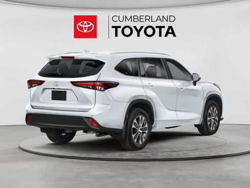 Used 2026 Toyota Highlander XLE AWD/4WD image 2