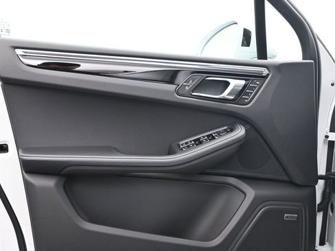 New 2026 Porsche Macan S image 11