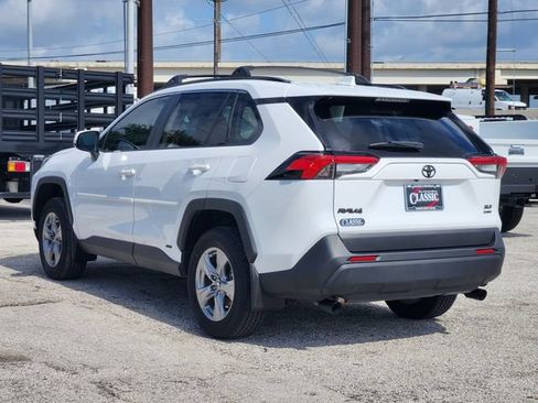 Used 2025 Toyota RAV4 XLE w/ Convenience Package AWD/4WD image 5
