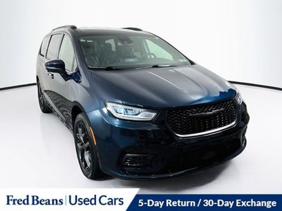 Used 2023 Chrysler Pacifica Touring-L w/ S Appearance Package
