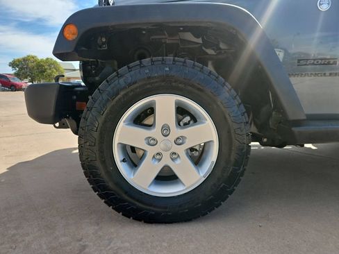 Used 2015 Jeep Wrangler Sport w/ Quick Order Package 24S AWD/4WD image 7