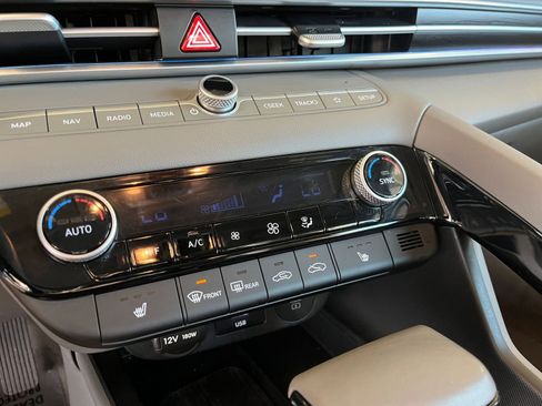 Used 2025 Hyundai Elantra SEL image 24