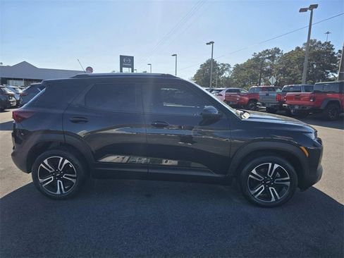 Used 2023 Chevrolet TrailBlazer LT image 2
