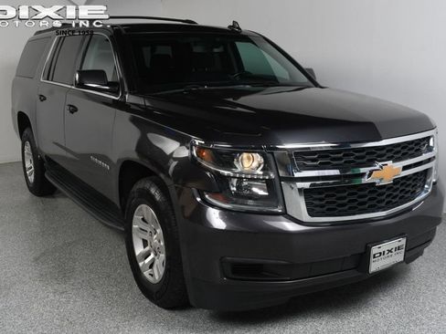 Used 2017 Chevrolet Suburban LS RWD image 1