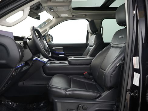 Used 2025 Ford Expedition Max Platinum AWD/4WD image 28