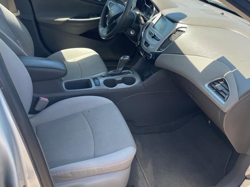Used 2018 Chevrolet Cruze LS FWD image 8
