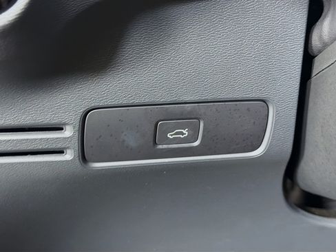 Used 2023 Volvo XC40 Recharge Plus AWD/4WD image 17
