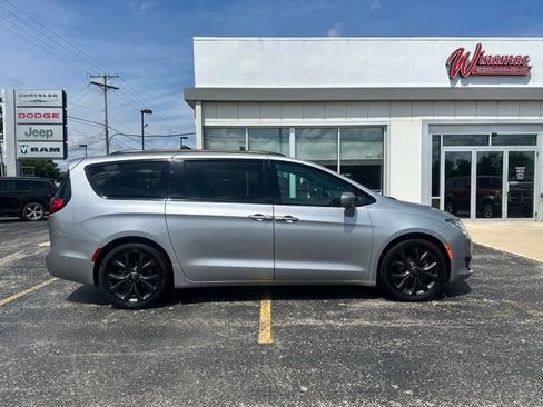 Used 2018 Chrysler Pacifica Limited w/ Advanced Safetytec Group FWD image 13