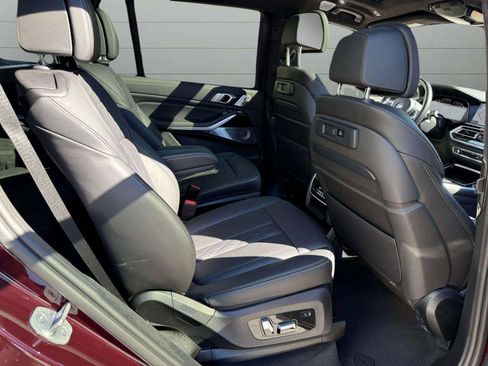 Used 2022 BMW X7 M50i image 26