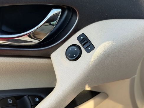 Used 2016 Nissan Rogue SV image 9