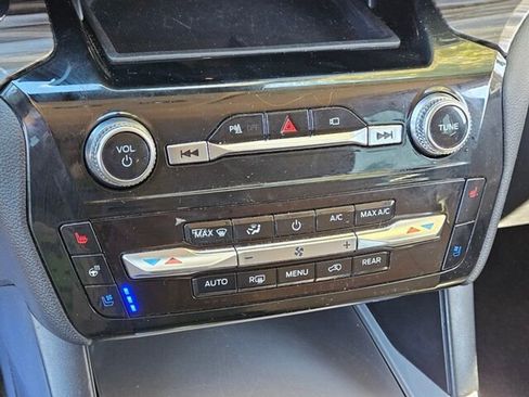 Used 2023 Ford Explorer Limited w/ Equipment Group 301A image 21