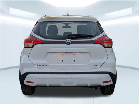 Used 2023 Nissan Kicks SV image 5