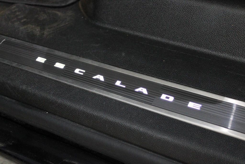 Used 2023 Cadillac Escalade ESV Premium Luxury w/ Performance Package AWD/4WD image 46