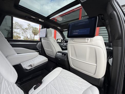 Used 2026 Cadillac Escalade V w/ LPO, ONYX Package image 40