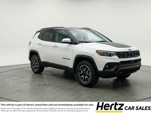 Used 2025 Jeep Compass Trailhawk image 1