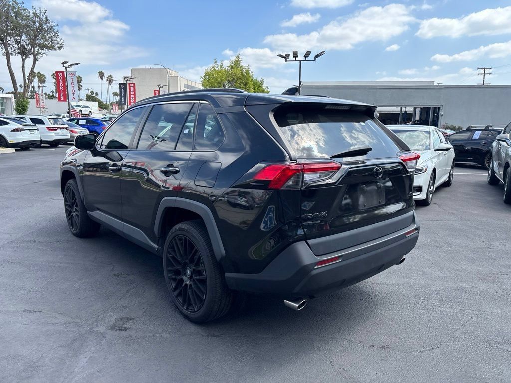Used 2022 Toyota RAV4 XLE Premium FWD image 6