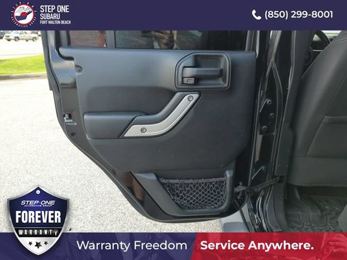 Used 2017 Jeep Wrangler Unlimited Sahara w/ Connectivity Group AWD/4WD image 24