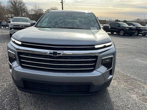 New 2026 Chevrolet Traverse LT w/ Driver Confidence Package image 2