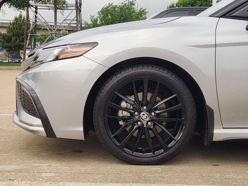 Used 2023 Toyota Camry XSE FWD image 5